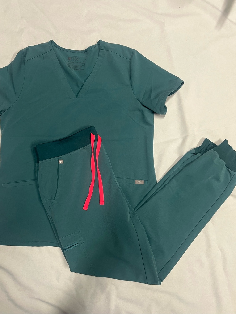 FIGS scrub set in hydro green